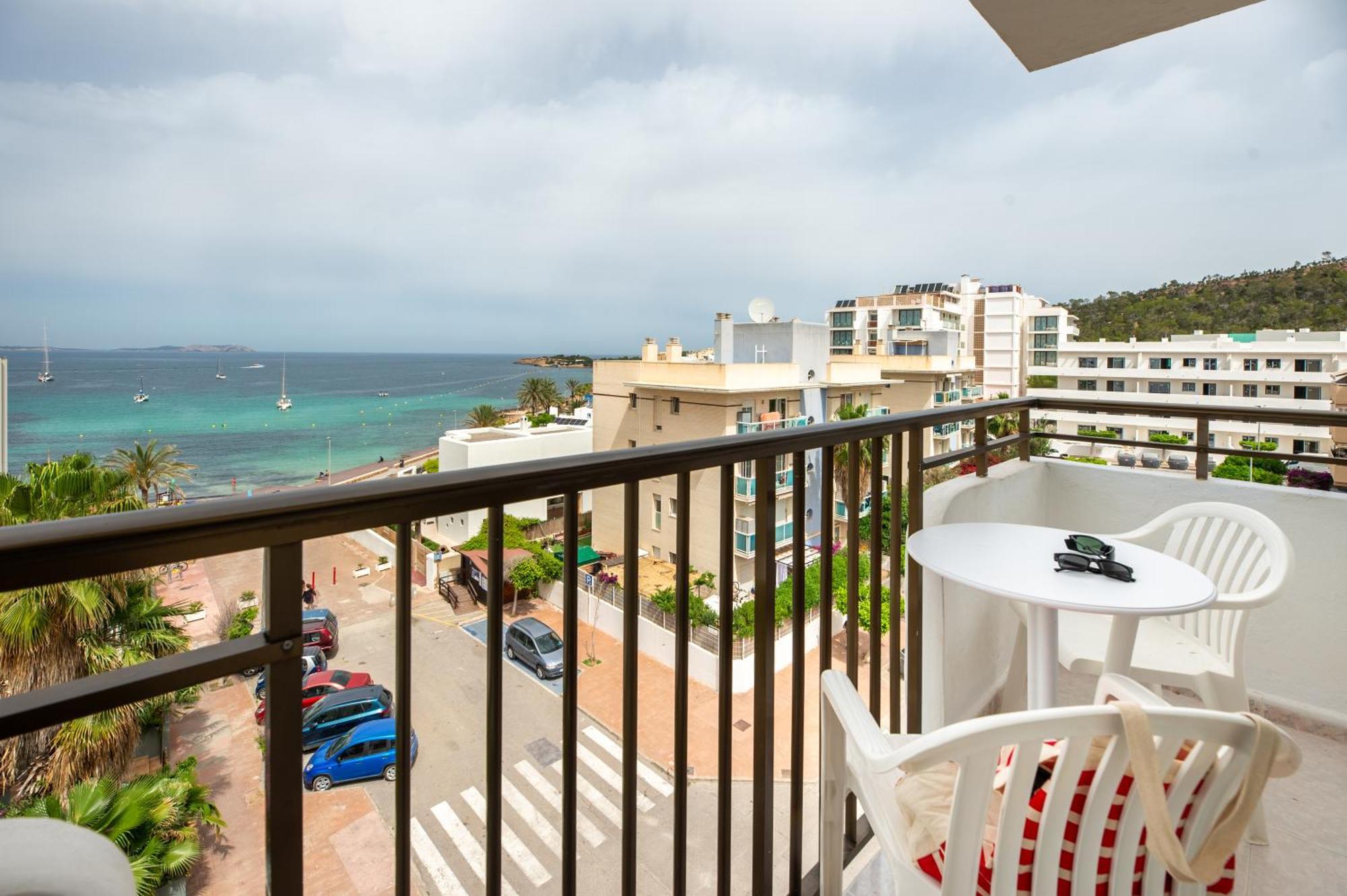 Vibra Calima Apartamentos - Adults Only San Antonio  Ngoại thất bức ảnh