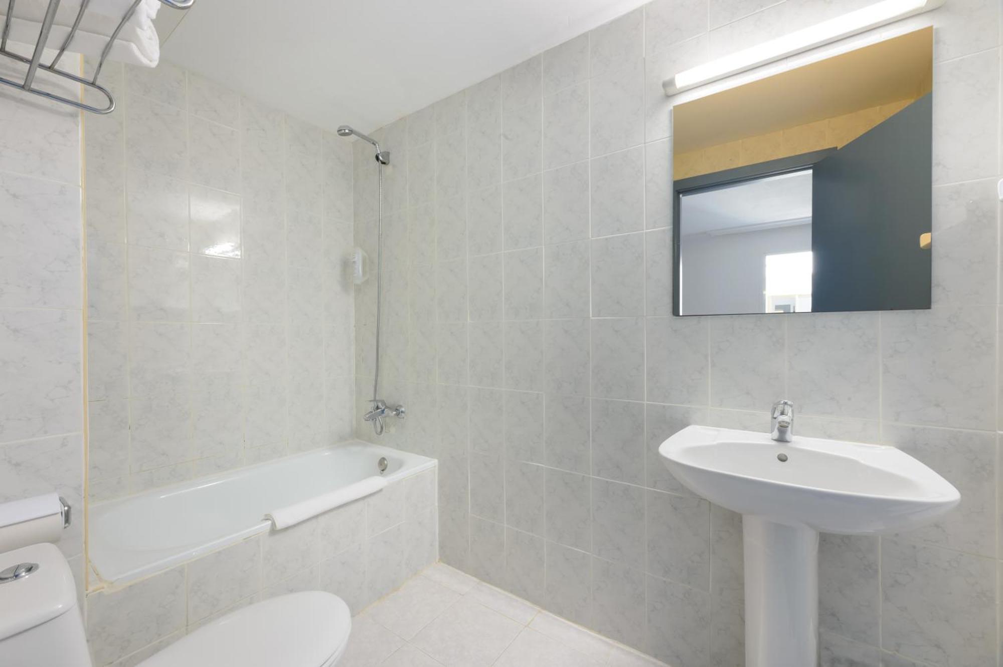 Vibra Calima Apartamentos - Adults Only San Antonio  Ngoại thất bức ảnh
